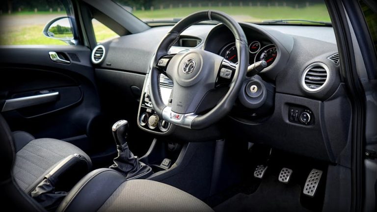 Test: Die besten Gummimatten fürs Auto – universell einsetzbar